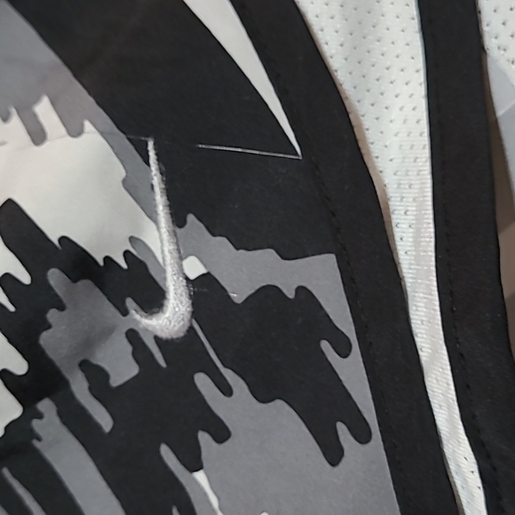 NIKE DRI-FIT MESH LINED LOGO SHORTS PRICE FIRM - Picture 6 of 10